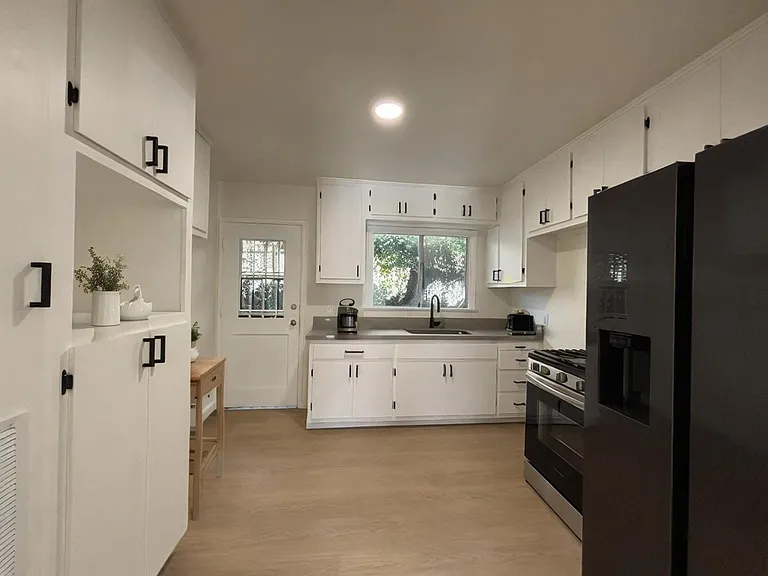 6819 N Figueroa St #21 — Photo 2