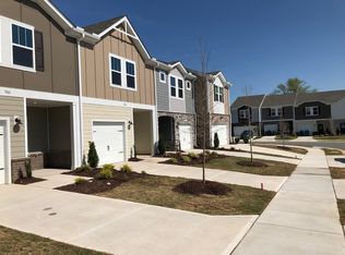 904 Clearhaven Ln, Fuquay Varina, NC 27526