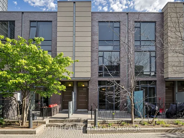 23 Valhalla Inn Rd Townhouse 40, Toronto, ON M9B 0B3