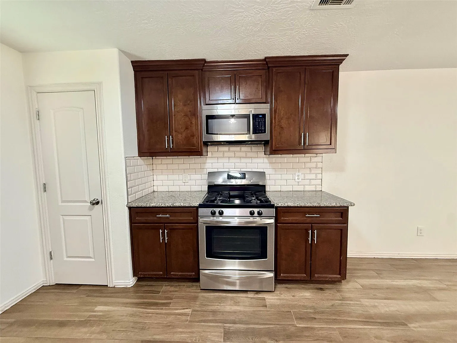 3 bed, 2.0 bath, 1260 sqft, $1,790 — Photo 4