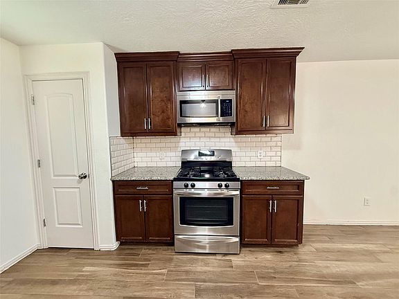 4th image of 21927 Octavia Way
