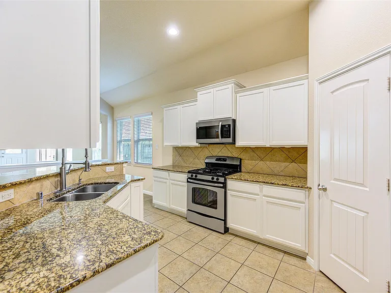 19306 Boulder Bay Ln — Photo 14