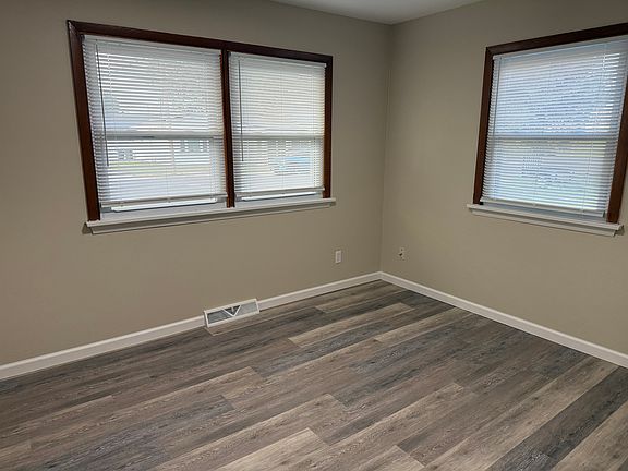 5th image of 124 E 1st St #126