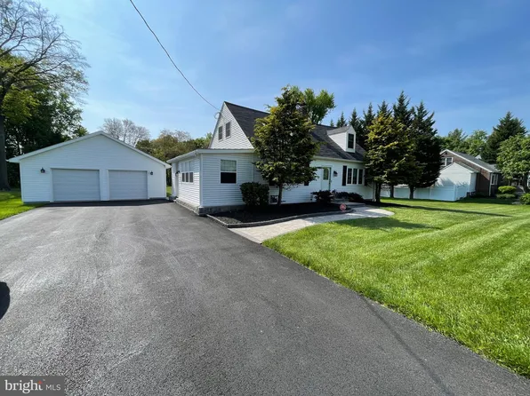 3037 Pine Rd, Huntingdon Valley, PA 19006
