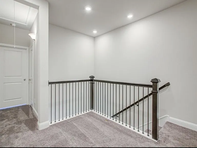 513 Hutchinson Ln — Photo 13