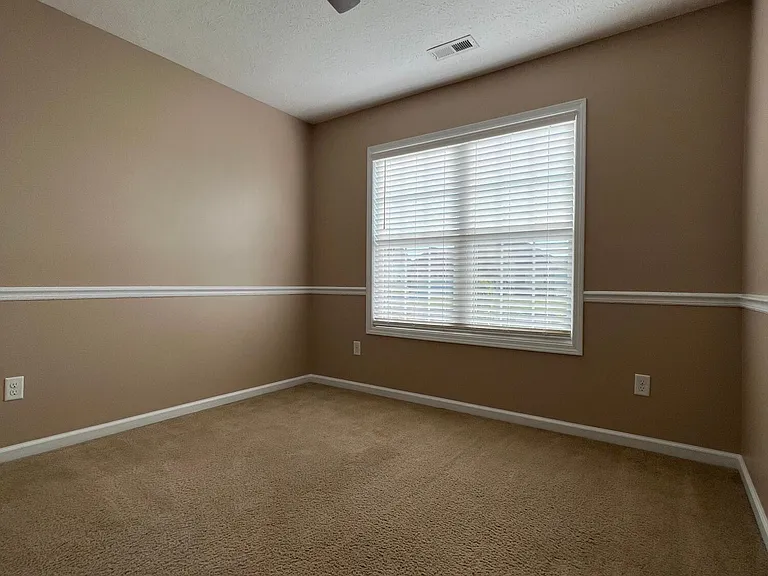 704 Radiant Dr — Photo 16