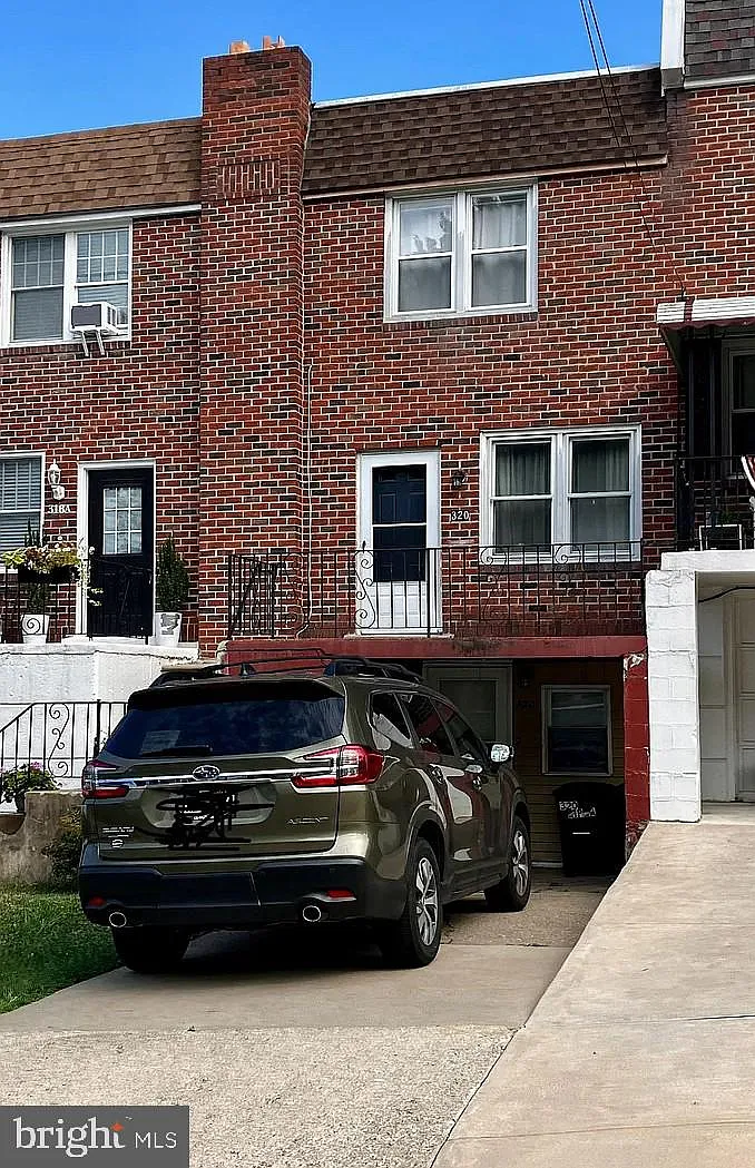 3 bed, 1.5 bath, 1216 sqft, $2,250 — Photo 1