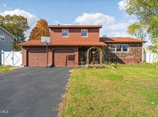 55 Alpine Dr, Latham, NY 12110