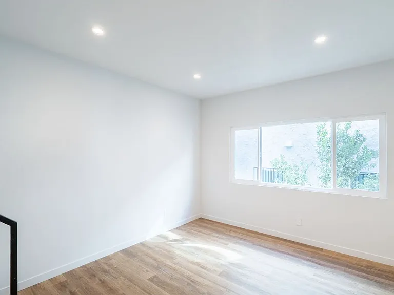 6120 Eleanor Ave — Photo 4