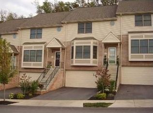 323 Woodcrest Dr, Coraopolis, PA