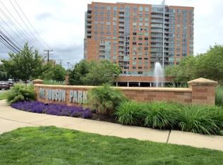 318 Hudson Park #318, Edgewater, NJ 07020
