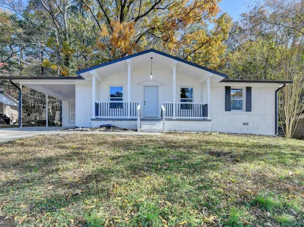 6082 Ledgewood Dr, Forest Park, GA 30297