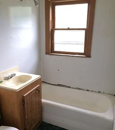 2nd image of 603 Warner Ave