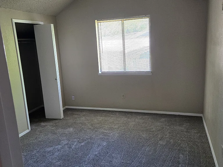 2136 Loma Verde Dr — Photo 17