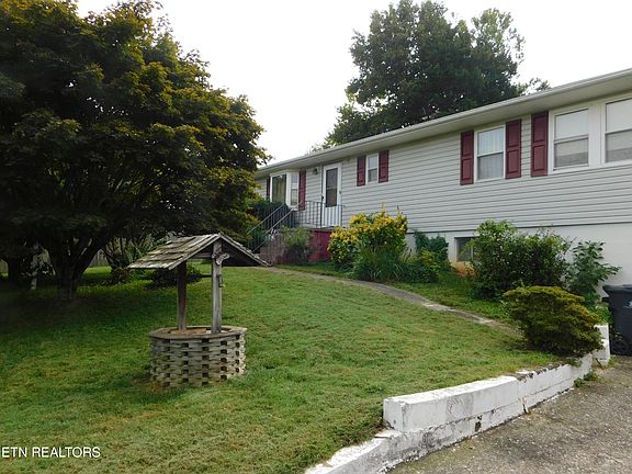 2nd image of 5855 Fairhill Ln
