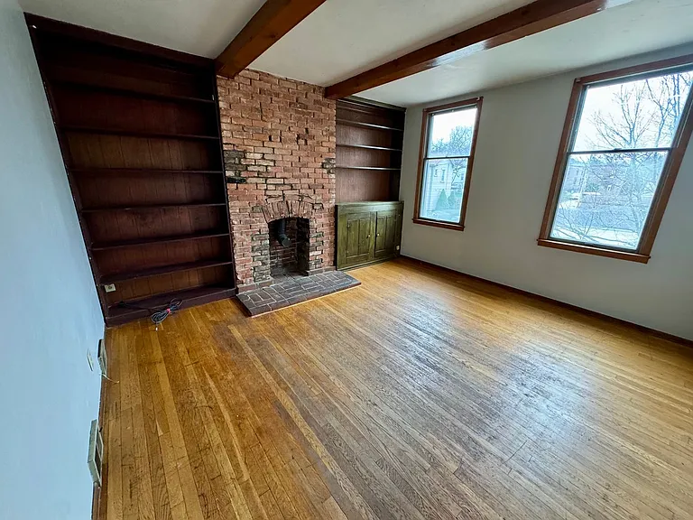 111 S Ohio Street (Full Service) — Photo 15