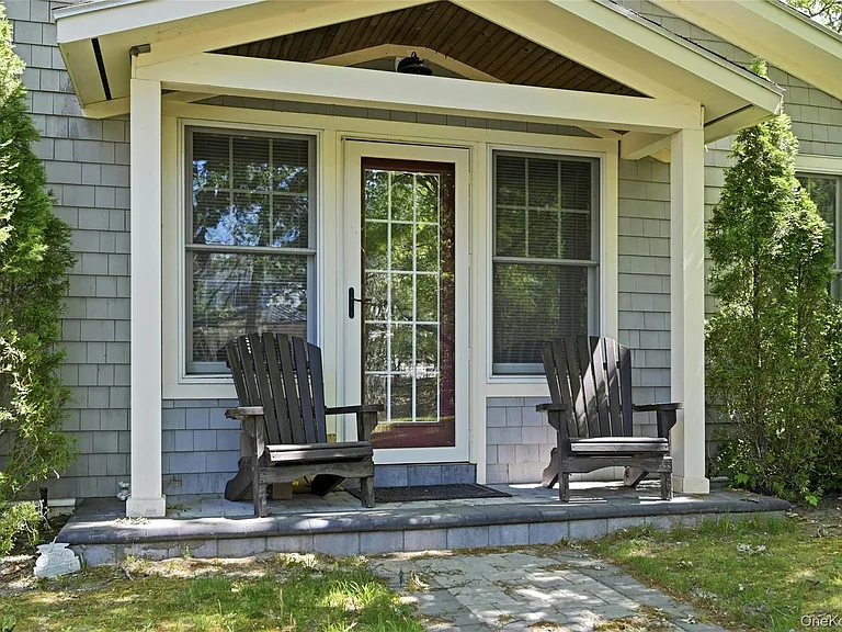 1185 Fleetwood Rd — Photo 3
