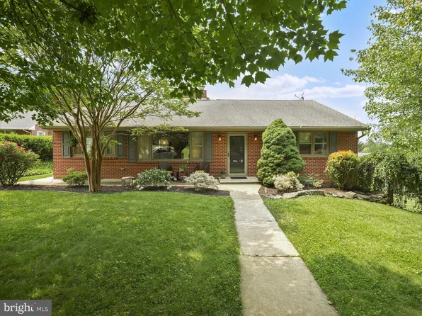 520 Overhill Dr, Chambersburg, PA 17202