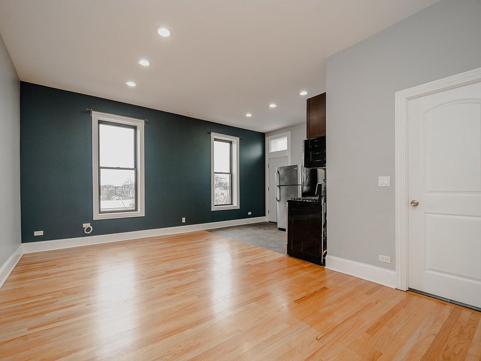1st image of 3535 W Armitage Ave #3R