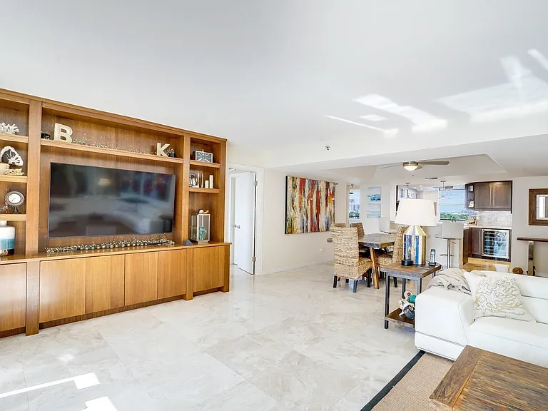 77 S Birch Rd #8C — Photo 9