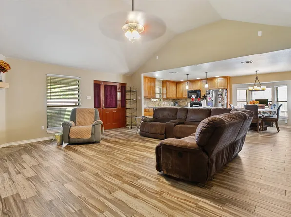 2718 Typhon Dr, Grand Prairie, TX 75052