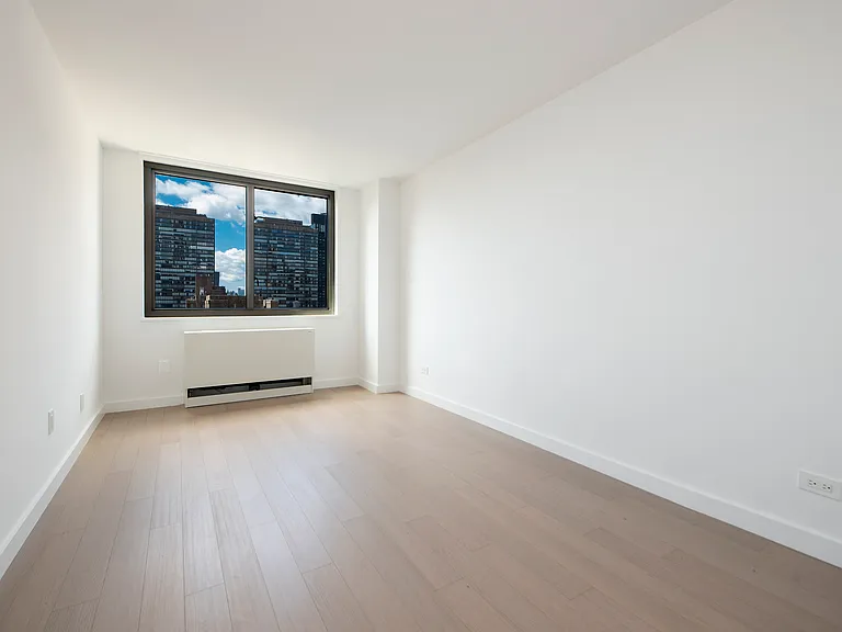 429 E 52nd St #21F — Photo 6