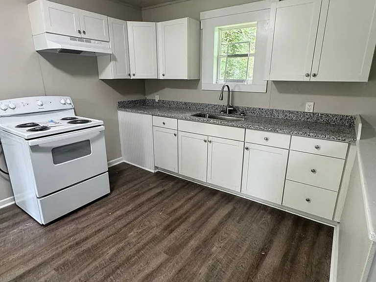 307 Crawford Ln — Photo 7