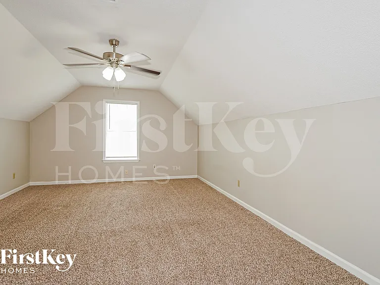 9689 Kingsridge Dr — Photo 17