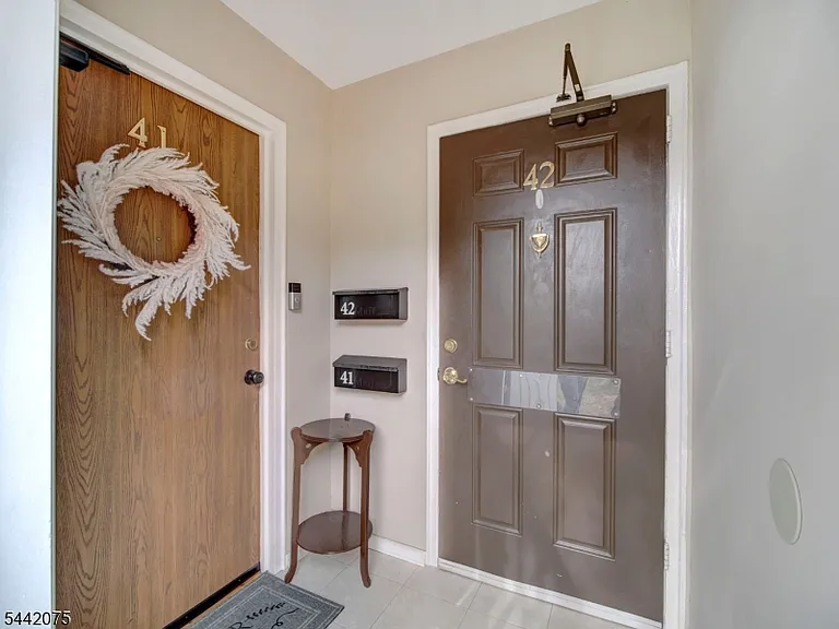 28 Wedgewood Dr #42 — Photo 2