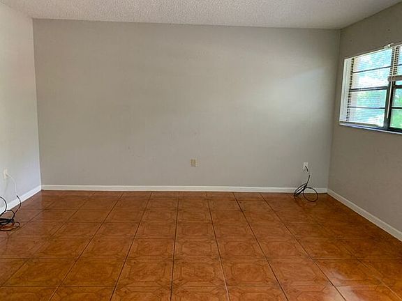 4th image of 726 W Alamo Dr