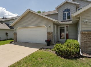 2619 Viola Heights Dr NE, Rochester, MN 55906