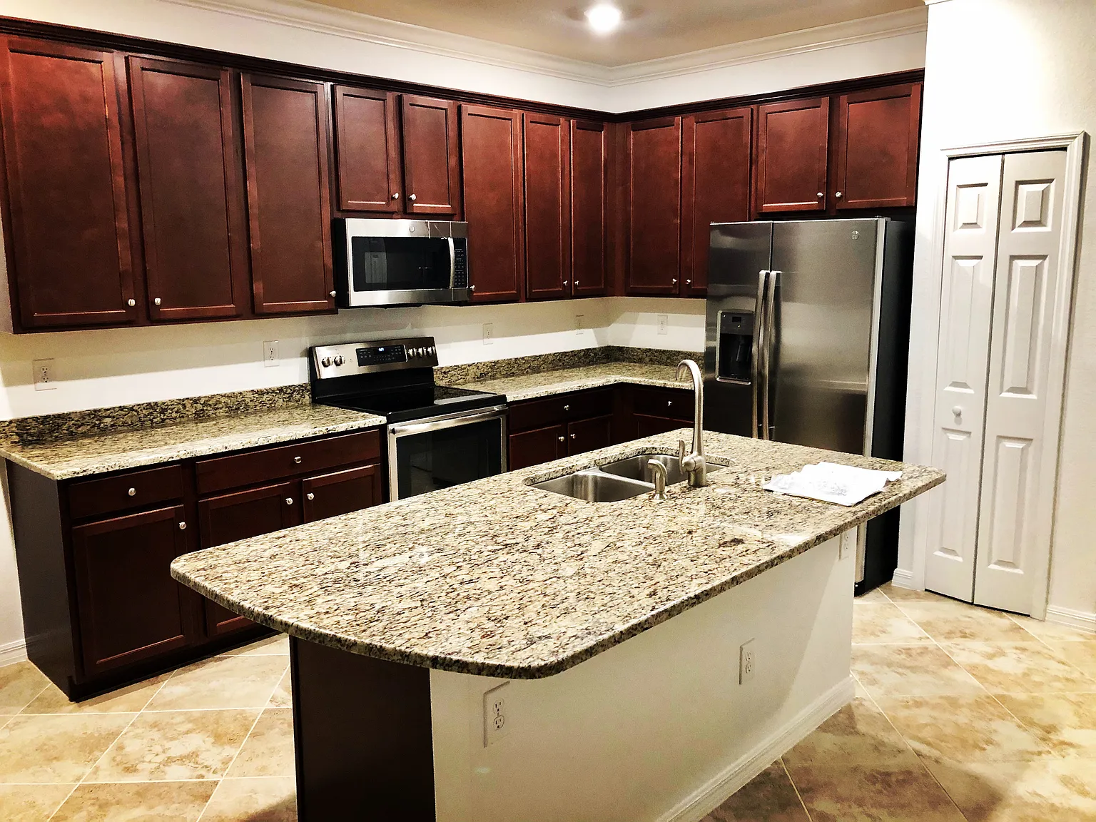 3 bed, 2.5 bath, 1760 sqft, $2,150 — Photo 4