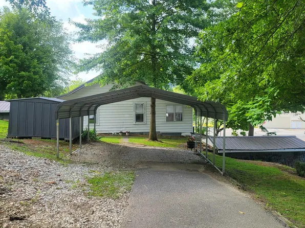 1006 2nd St, Milton, WV 25541