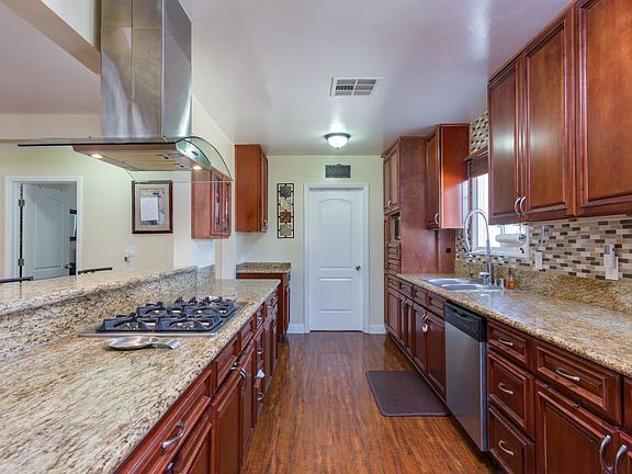 4th image of 12516 Stagg St