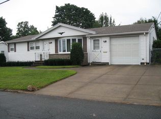 150 Hazelton St, Cranston, RI 02920