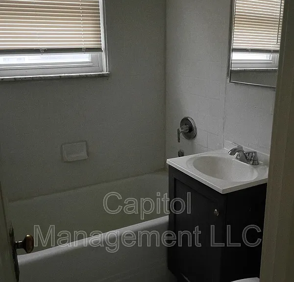 316 W Saginaw St #1/2 — Photo 4