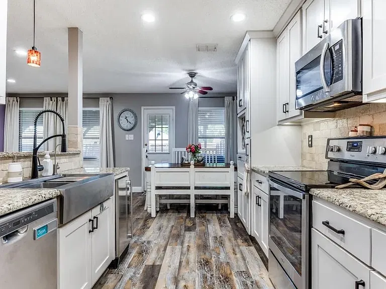 Lochspring Dr — Photo 1