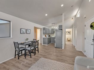 9480 Olson Pl SW #D, Seattle, WA 98106