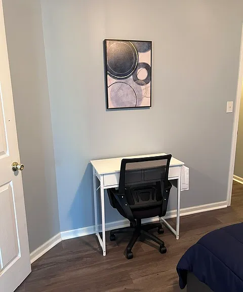 Desk room 2