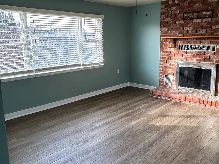 211 Clifford Dr — Photo 4