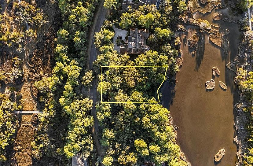 2nd image of 123 Blue Heron Pond Rd