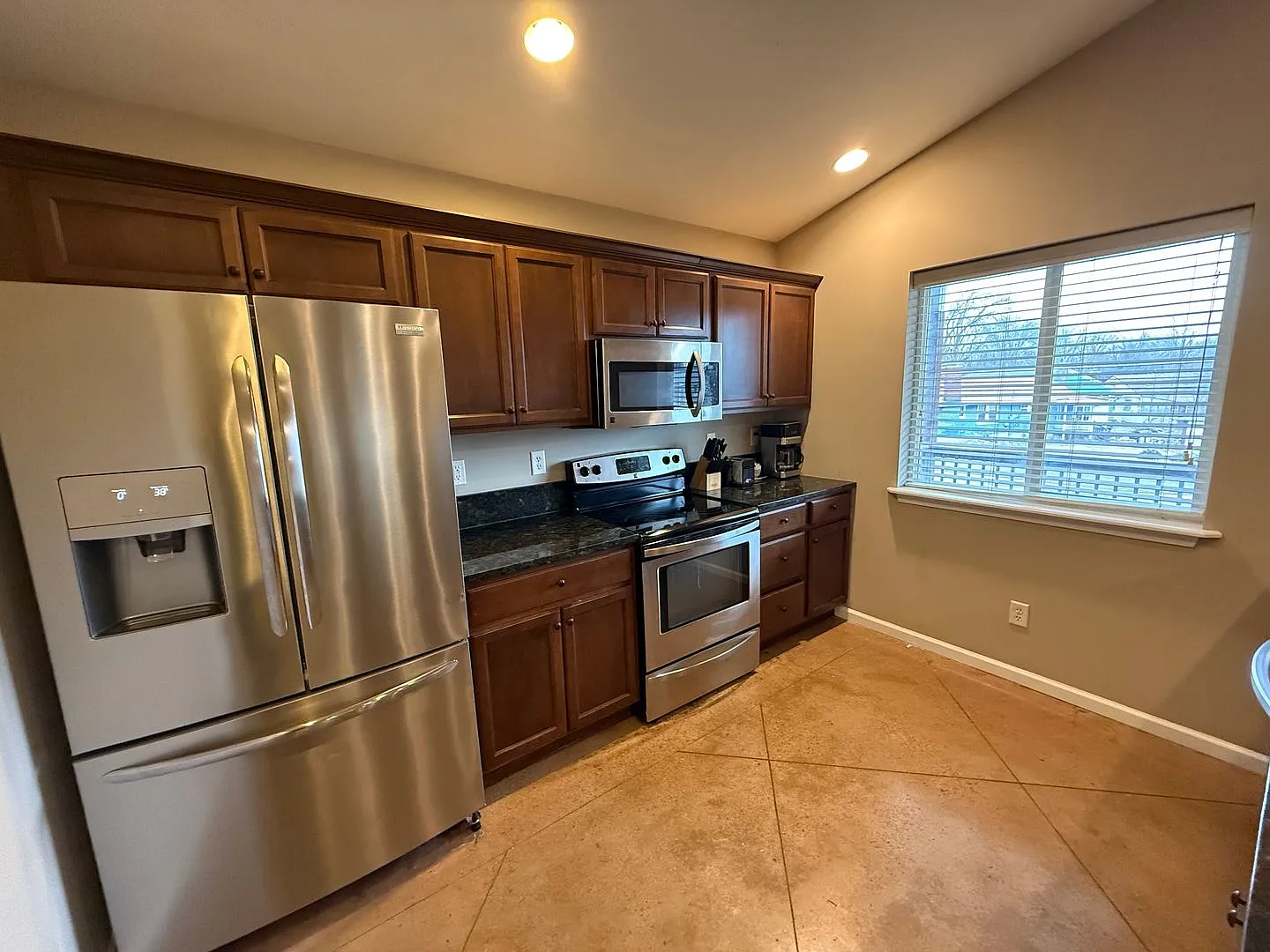 Nowells Subdivision Town Homes - Fully Furnished and Utilities Included — Photo 4