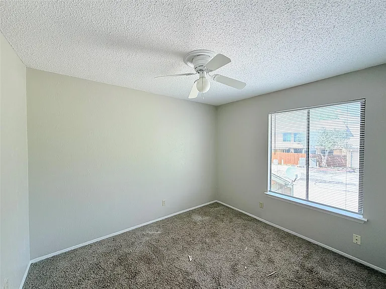9611 Blue Creek Ln — Photo 26