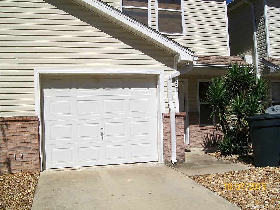 1st image of 44A Park Cir SE