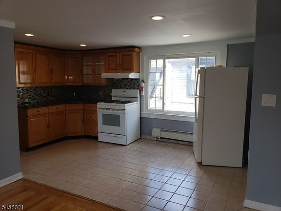 4th image of 410 N 9th St Floor 2