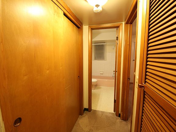 4th image of 1981 Summit St