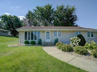 6021 Woodland Dr, Waunakee, WI 53597