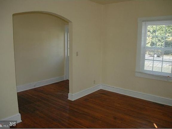 5th image of 1612 Caroline St