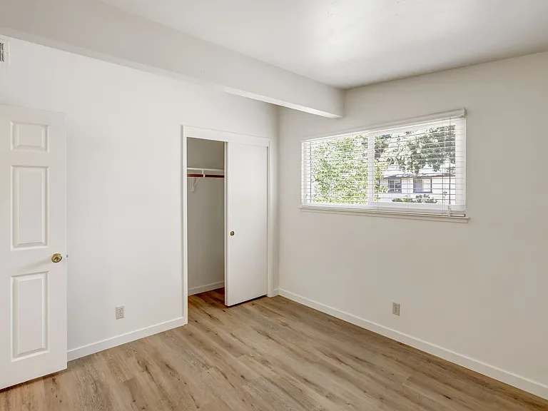 406 Scripps Dr — Photo 13
