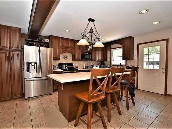 3rd image of 3901 Ellendale Rd